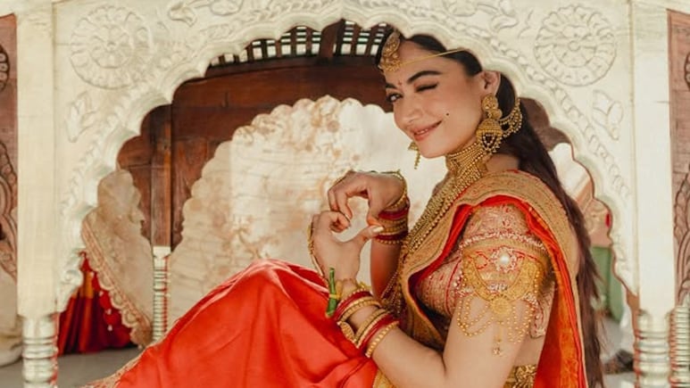 Rashmika Mandanna Is One Happy Bride Arriving In A <i>Palki</i> For Wedding With Vijay Deverakonda. See New Pic