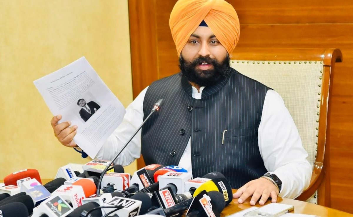 सरकारी स्कूलों की गुणवत्तापूर्ण शिक्षा के कारण गरीब परिवारों के कई बच्चों ने पास की परीक्षा: हरजोत सिंह बैंस