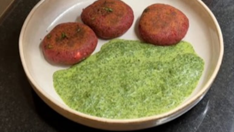 प्रोटीन पैक दिन की शुरूआत के लिए एक बार जरूर ट्राई करें Stuffed चुकंदर टिक्की, नोट करें रेसिपी