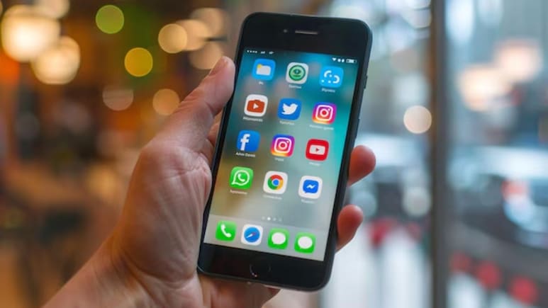 Can Social Media Addiction Trigger Alzheimer's? Neurologist Weighs In