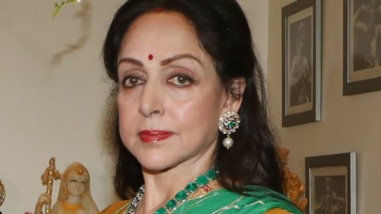 हेमा मालिनी को मुंबई की सड़कों पर दिखा कुछ ऐसा नजारा, सोशल मीडिया पर फोटो शेयर करने को हुईं मजबूर