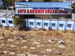 Beed Video :विद्यार्थ्यांना कॉपी पुरवण्यासाठी पालकांची धावाधाव; HSC परीक्षेच्या पहिल्याच दिवशी धक्कादायक चित्र