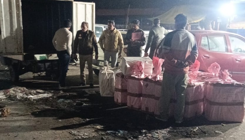 दिल्ली में 40 लाख की अवैध विदेशी सिगरेट जब्त, हरियाणा का तस्कर भी गिरफ्तार