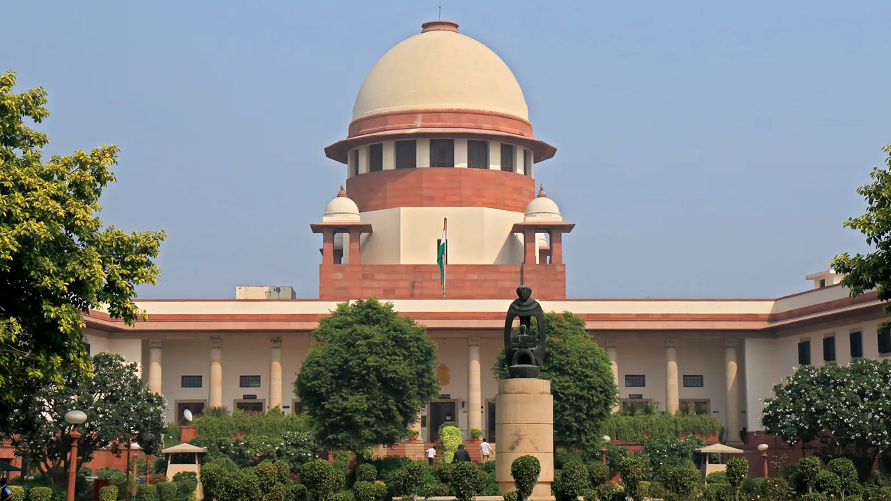 Supreme Court Issues Showcause Notice To Bengal Top Cop Over SIR