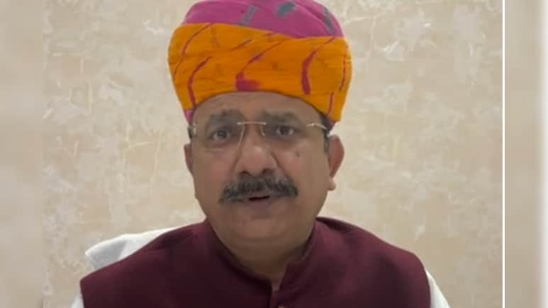 मनोज बाजपेयी की मूवी &lsquo;घुसखोर पंडित' के टाइटल पर सर्व ब्राह्मण महासभा की आपत्ति, नेटफ्लिक्स पर भी उठाए सवाल