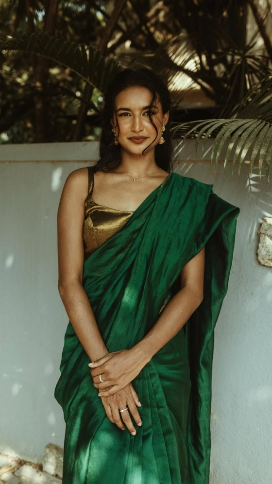 Rida Tharana Stuns in Green Saree