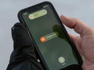 दिल्ली में रोज 50+ लोग लापता! मोबाइल की सेटिंग्स से लेकर SOS Apps तक, ये हैं सेफ्टी के जरूरी तरीके