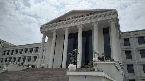 Aryavart University: आर्यावर्त यूनिवर्सिटी की मान्यता पर संकट, स्कूल दिखाकर मान्यता लेने की शिकायत, अब 13 सदस्यीय टीम करेगी जांच