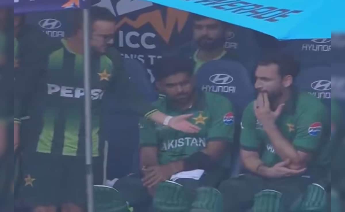 Pakistan Captain Fumes In Front Of Coach Hesson During T20 World Cup Match vs Namibia, Babar Azam Mute Spectator