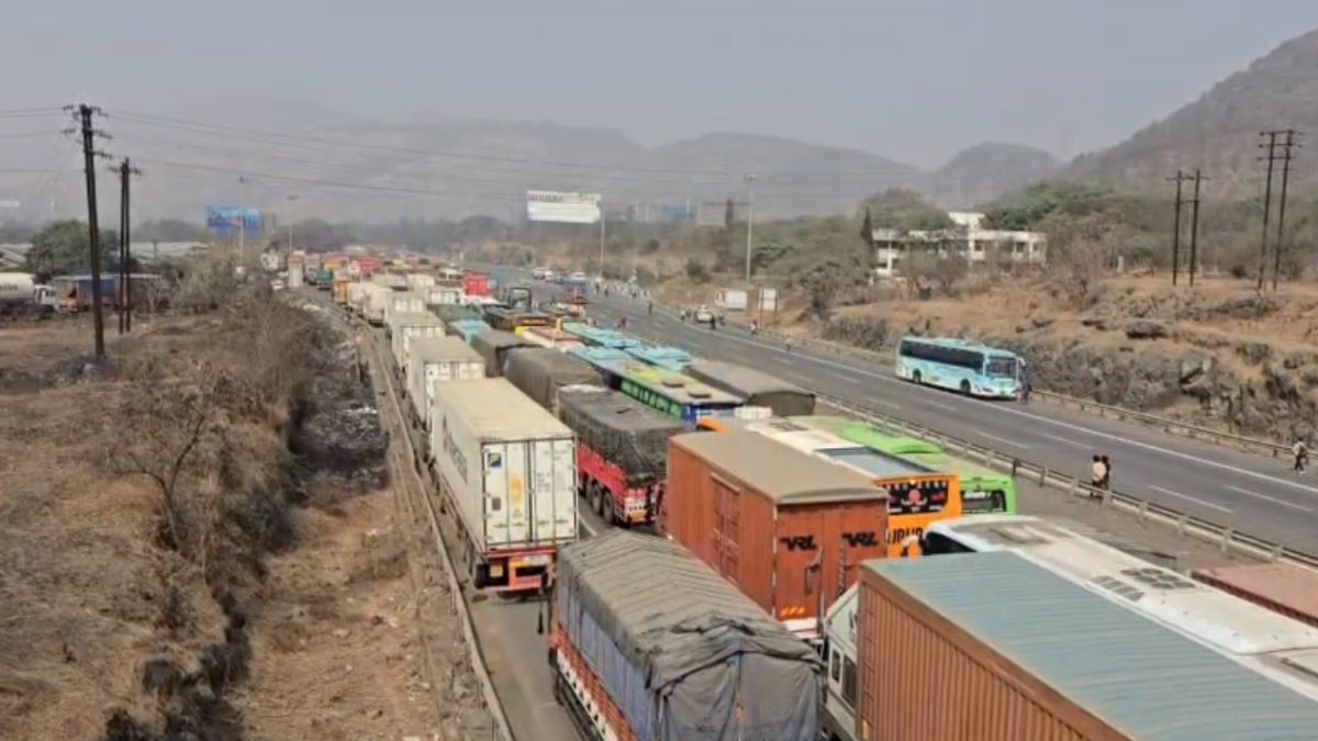 Video: 20-km Jam On Mumbai-Pune Expressway After Tanker Overturns