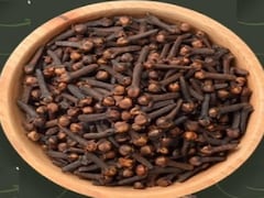 गर्मियों में शरीर को अंदर से ठंडा रखेगी लौंग, जानें इस्तेमाल करने के आसान और असरदार तरीके