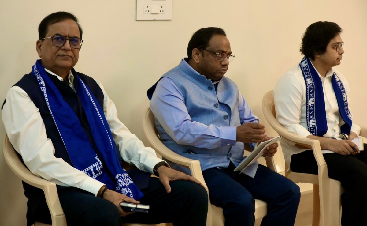 माना जाता है कि 2007 में ब्राह्मण समुदाय को बसपा के साथ लाने में सतीश चंद्र मिश्र का योगदान था.