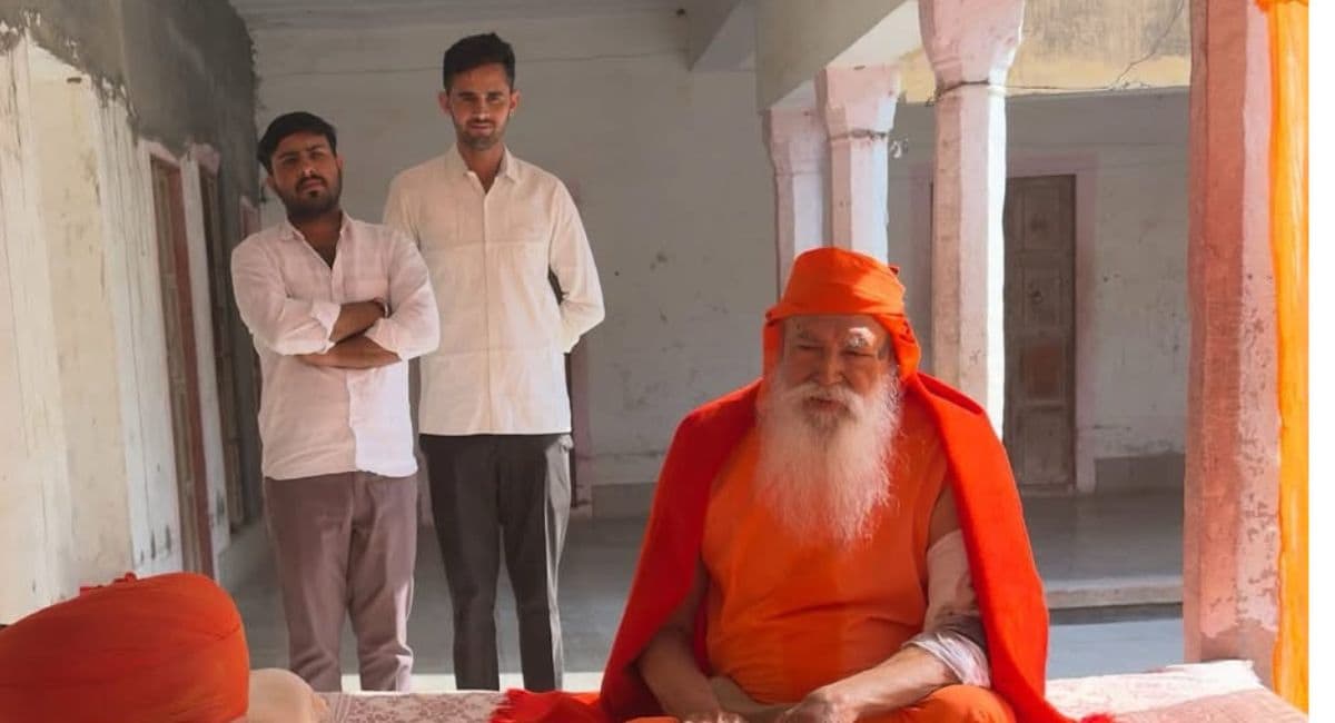 हादसे में घायल पीठाधीश्‍वर स्‍वामी रामानंद महाराज. 