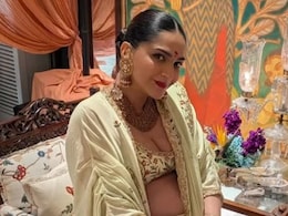 हल्का-फुल्का लहंगा, दुपट्टे से बेबी बंप ढकाकर पोज करती नजर आईं सोनम कपूर, बेबी शावर की इनसाइड तस्वीरें वायरल