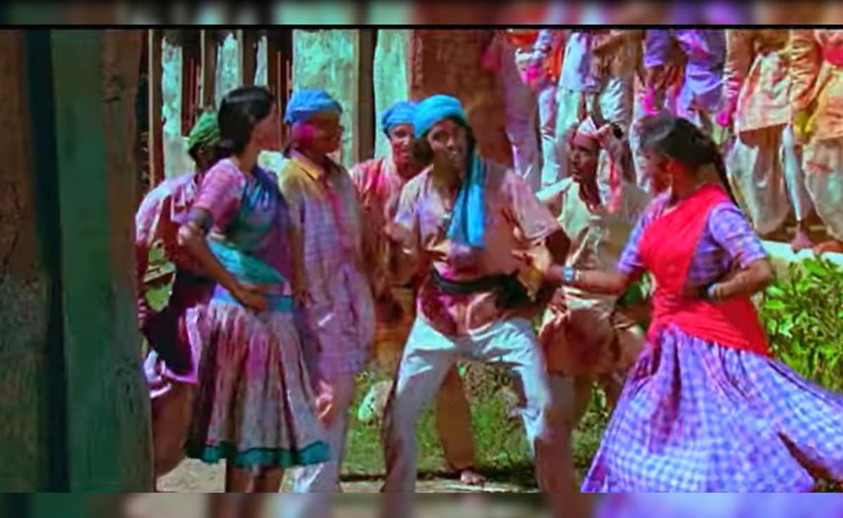 धर्मेंद्र, अमिताभ, हेमा, जया, अमजद, संजीव ने 51 साल पहले खेली थी ऐसी होली, जश्न के बाद मातम में बदला माहौल