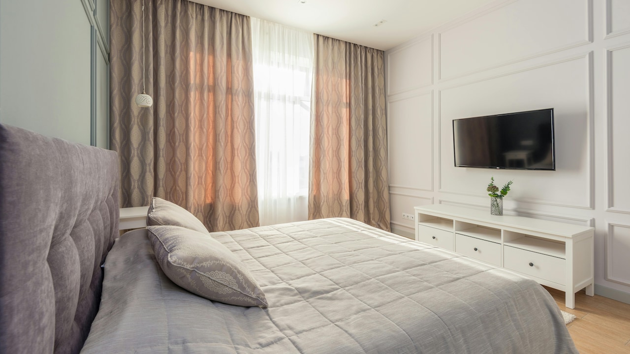 Fitted Bedsheet Size Guide: Measure Mattress Depth for the Perfect Fit