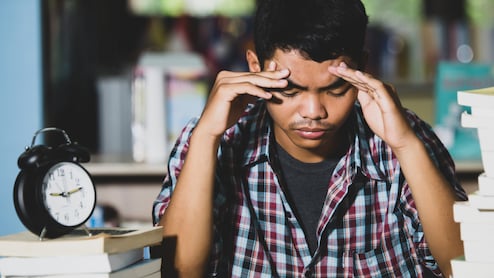 एग्जाम स्ट्रेस कब बन जाता है सेहत का दुश्मन? मैनेज न किया तो हो सकती हैं ये 6 बड़ी हेल्थ प्रॉब्लम