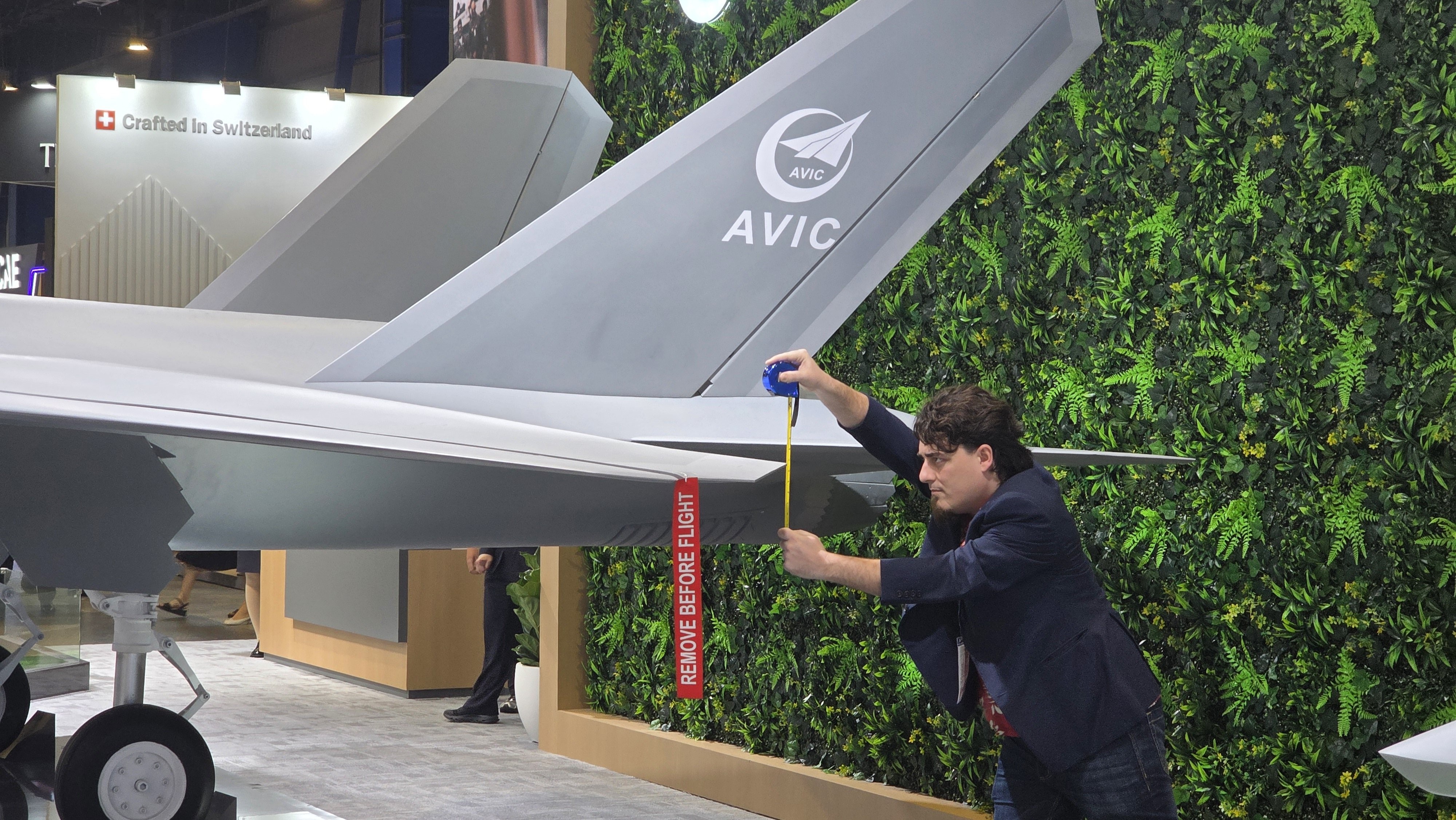 चीन-अमेरिका में J 35 और F 35 को लेकर छिड़ी 'लड़ाई', इस तस्वीर ने दिग्गज एक्सपर्ट्स में चलवा दी 'छुरियां'