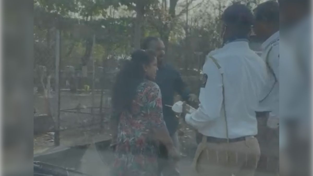 Video: Drunk Man Attacks Traffic Cop In Maharashtra's Sambhajinagar