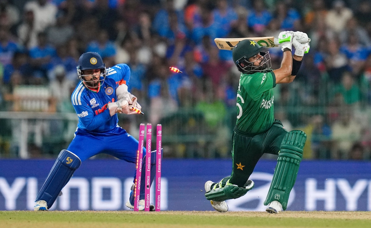 Pakistan Legends Refuse To Spare Babar Azam, Make Extreme Demand After India Debacle