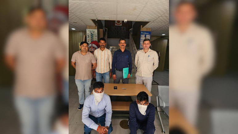 ट्रेन में 'भरोसा' जीतकर बैंक खाता किया साफ, रोहिणी साइबर सेल ने 2 भाइयों को दबोचा, सिम स्वैपिंग से की थी ठगी