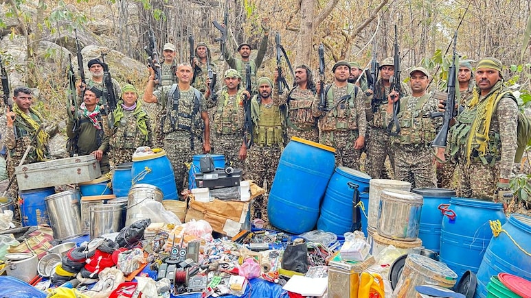 नक्सलियों के खास अड्डे तक पहुंचे सुरक्षाबल, भारी मात्रा में विस्फोटक, राशन और IED बरामद&nbsp;