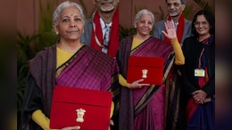 Budget 2026 : यंदाची साडी आहे खास! निर्मला सीतारमण यांनी नेसली जांभळ्या रंगाची साडी, या रंगाचा काय आहे अर्थ?