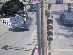 कानपुर लेम्बोर्गिनी हादसे के वक्त का CCTV फुटेज, टक्कर मारते ही आरोपी शिवम के बाउंसर उसे उठाकर ले भागे बाउंसर, वीडियो