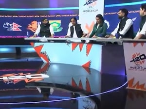 Hafeez In Heated Exchange With Pak Great After Loss, Ugly Spat Goes Viral