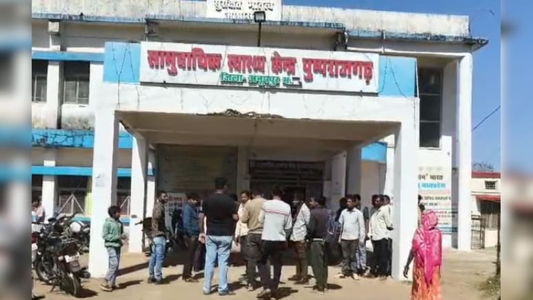 अनियंत्रित पिकअप वाहन ने लोगों को कुचला, 1 महिला की मौत, 2 गंभीर; सड़क पर बस खड़े होने से हादसा&nbsp;