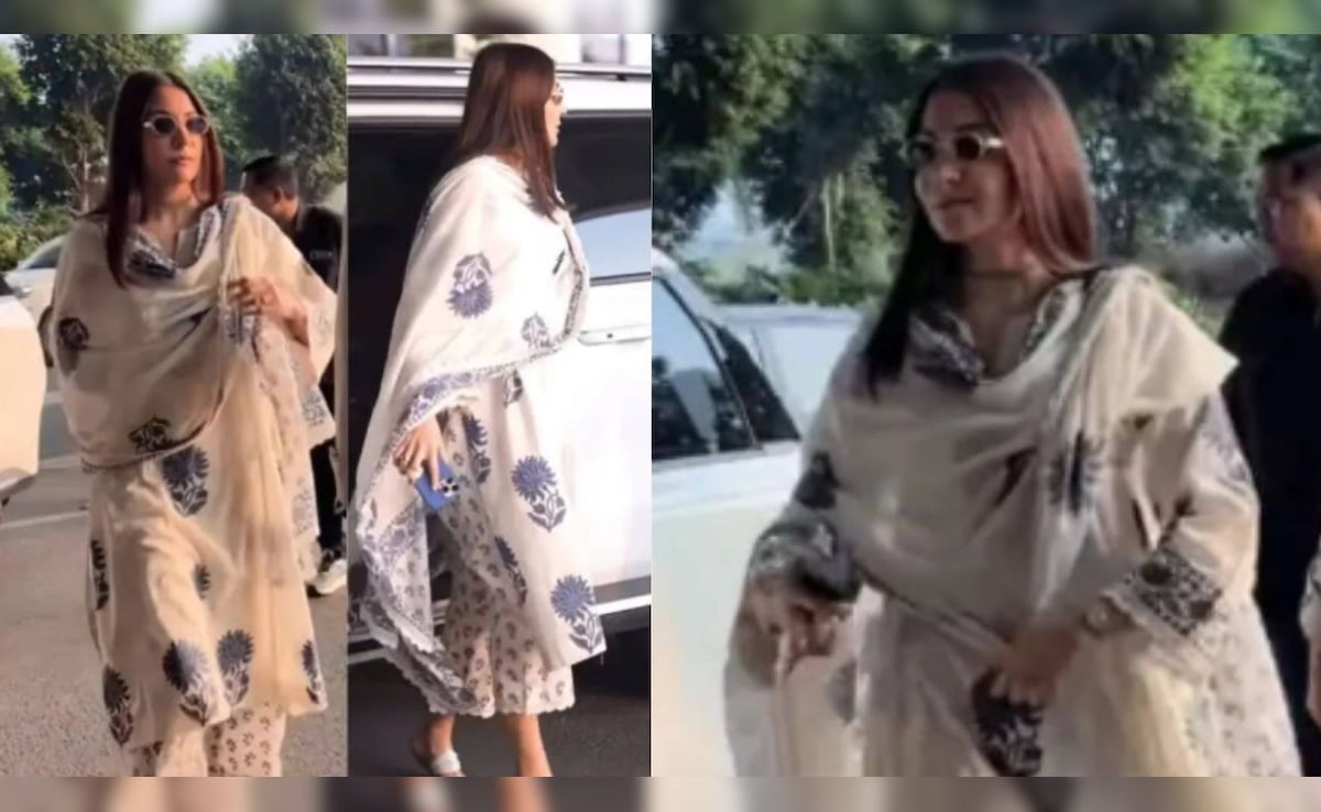 अनुष्का शर्मा का व्हाइट सूट लुक, सॉफ्ट फेस्टिव अंदाज में दिखीं बेहद खूबसूरत, कीमत जानकर रह जाएंगे हैरान!