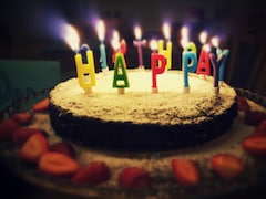 गलत शहर पहुंच गया बर्थडे केक, दोस्तों की गलती बनी किसी और की खुशी की वजह, वायरल हो रही दिलचस्प स्टोरी