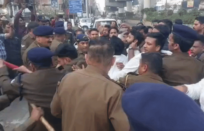 जबलपुर में भाजपा&ndash;कांग्रेस आमने-सामने, दोनों पक्षों के बीच धक्का-मुक्की; पुलिस ने संभाला मोर्चा