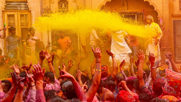 Playing With Water This Holi? Doctor Warns Of Water-Borne Diseases, Shares Safety Tips