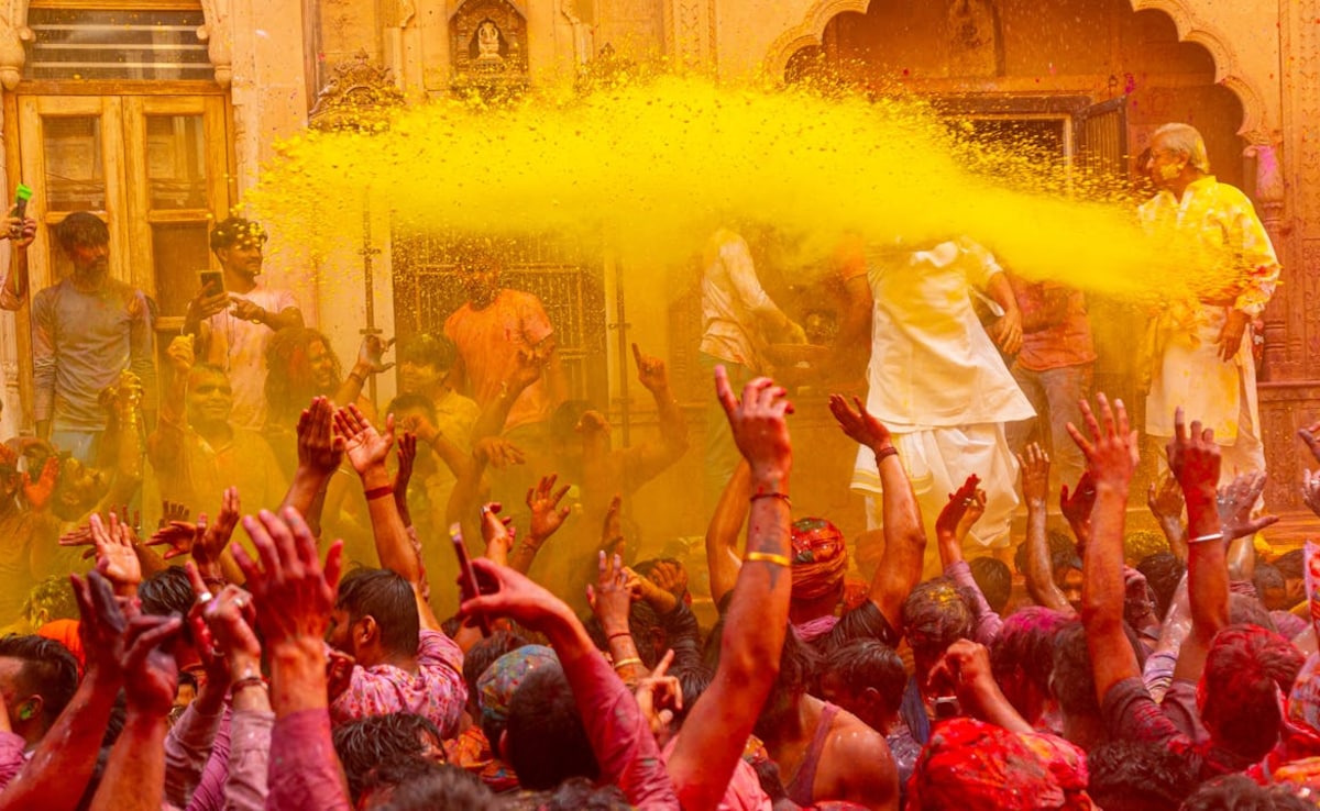 Health Experts Advise Precautions for Water, Colors, and Drinks During Holi Festival