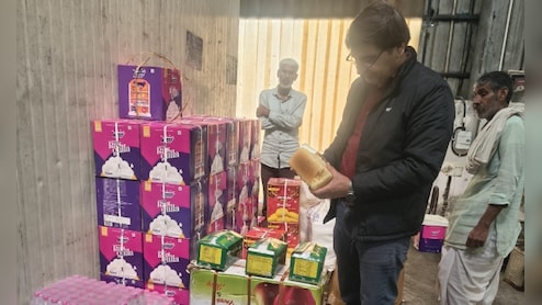 कोटपूतली में रसगुल्ला फैक्ट्री पर छापा, 810 किलो रसगुल्ले सीज और 100 किलो मिलावटी मिल्क केक नष्ट