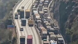 Mumbai Pune Expressway: 6500 कोटी खर्चूनही 36 तासांची महाकोंडी!एक्स्प्रेसवेवर नक्की काय बिनसलंय?
