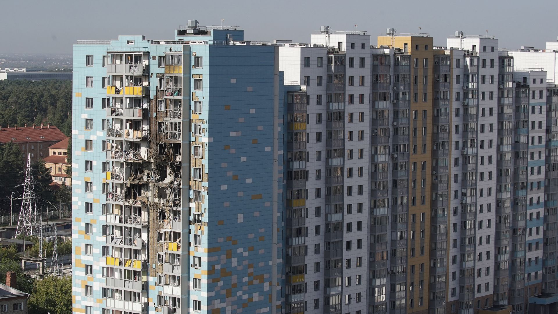 यूक्रेन के ड्रोन अटैक से मॉस्को की बिल्डिंग में तबाही (AFP) यूक्रेन के ड्रोन अटैक से मॉस्को की बिल्डिंग में तबाही (AFP)