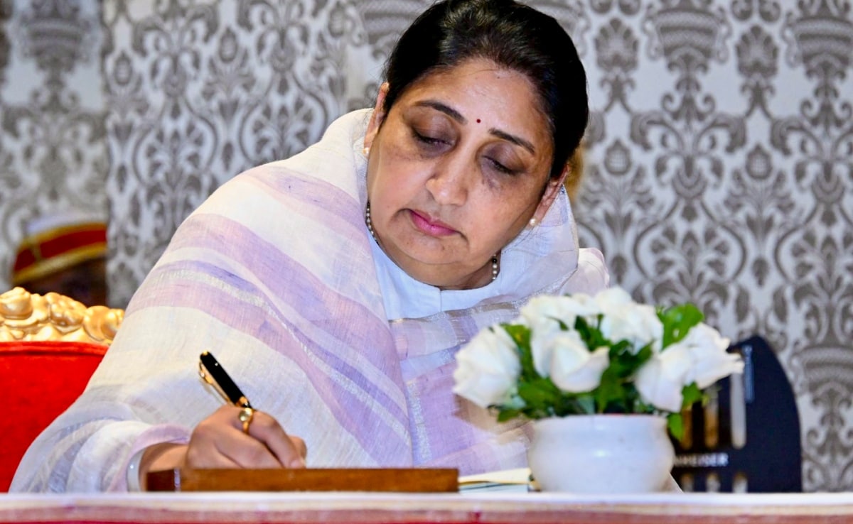 अजित पवार के निधन के बाद उनकी पत्नी और राज्य सभा सदस्य सुनेत्रा पवार को महाराष्ट्र की कैबिनेट में उपमुख्यमंत्री के रूप में शामिल किया गया है.