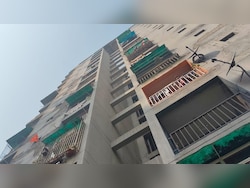 Family Heard Minor Sisters Jump From 9th Floor, Couldn't Break Door In Time