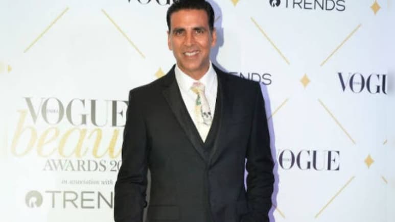 'व्हील ऑफ फॉर्चून प्रतियोगिता' में पत्नियों ने अपने पतियों के लिए अक्षय कुमार से की प्रार्थना, जानें