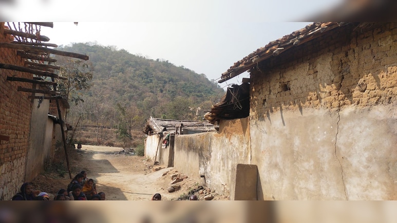 Triple Murder: छत्तीसगढ़ में पड़ोसी ने 5 लोगों पर किया घातक हमला, बच्चे समेत 3 को मार डाला; दो गंभीर