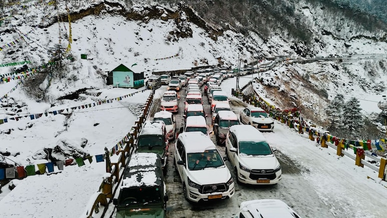 46 Tourists Rescued By Army After Fresh Snow In Higher Reaches Of Sikkim