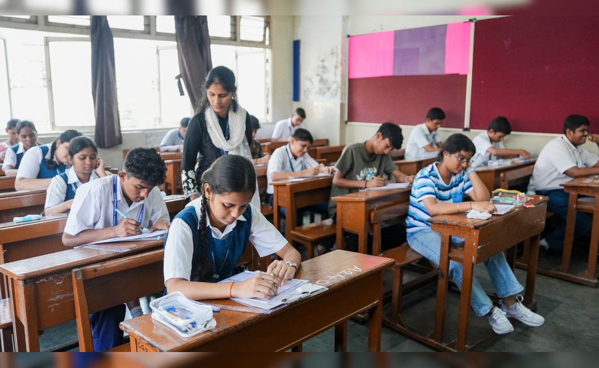 WhatsApp पर शेयर हुआ था केमिस्ट्री का पेपर, महाराष्ट्र बोर्ड ने कहा- नहीं हुआ कोई लीक