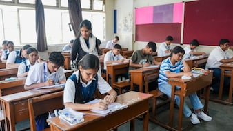 WhatsApp पर शेयर हुआ था केमिस्ट्री का पेपर, महाराष्ट्र बोर्ड ने कहा- नहीं हुआ कोई लीक