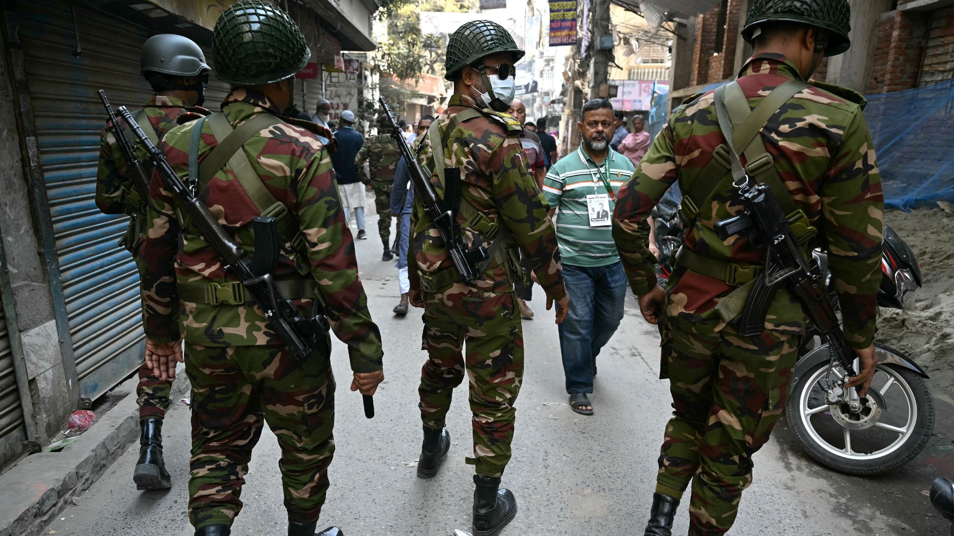 बांग्लादेश चुनाव में खूनखराबा, दो पोलिंग बूथ पर बम धमाके, हिंसा में BNP नेता की भी मौत