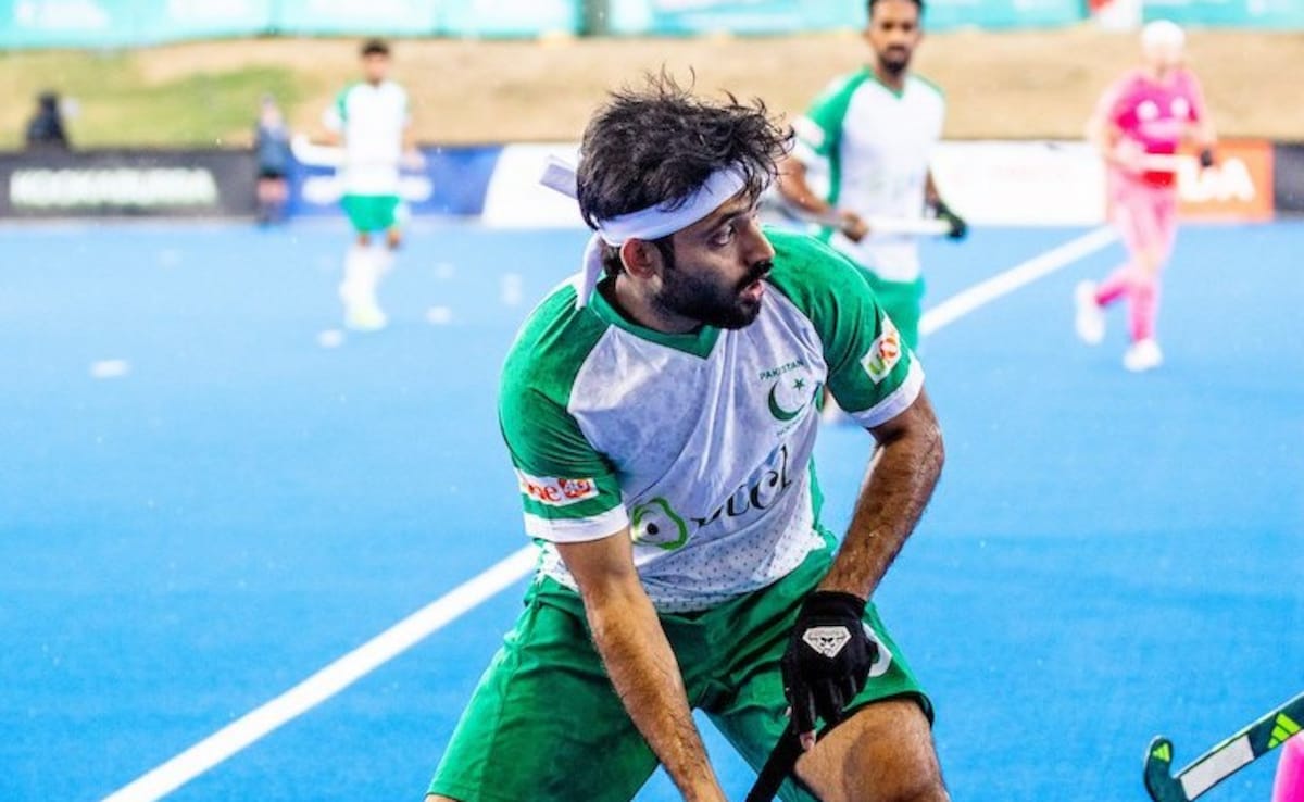 Pakistan Suffers Huge Embarrassment As National Hockey Team Spends Hours On Road Due To "Lack Of Funds"
