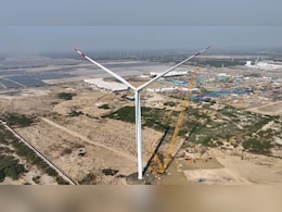 अदाणी ग्रुप बना रहा भारत का सबसे लंबा पवन चक्की ब्लेड, फुटबॉल मैदान के बराबर होगी लंबाई