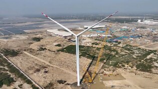 अदाणी ग्रुप बना रहा भारत का सबसे लंबा पवन टरबाइन ब्लेड, हर चक्कर में बनेगी तीन फुटबॉल मैदान जितनी हवा