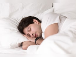 सिर्फ 6 घंटे की नींद 2 हफ्ते तक? हैदराबाद के डॉक्टर ने बताया दिमाग पर पड़ने वाला खतरनाक असर